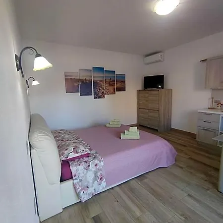 Villa Bianca Rooms E Apartments Guest house 3*